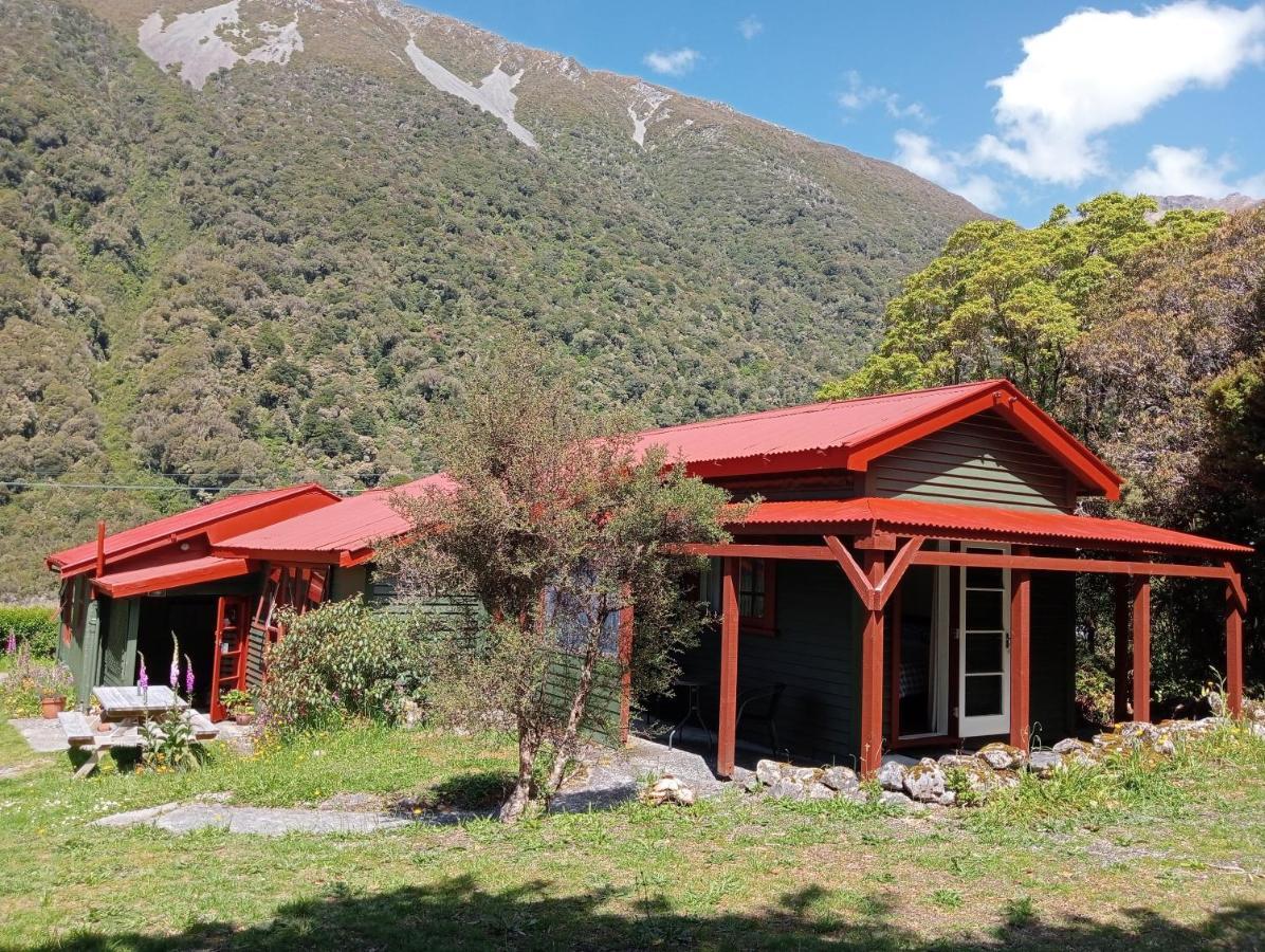 Rata Lodge Accommodation Otira Esterno foto