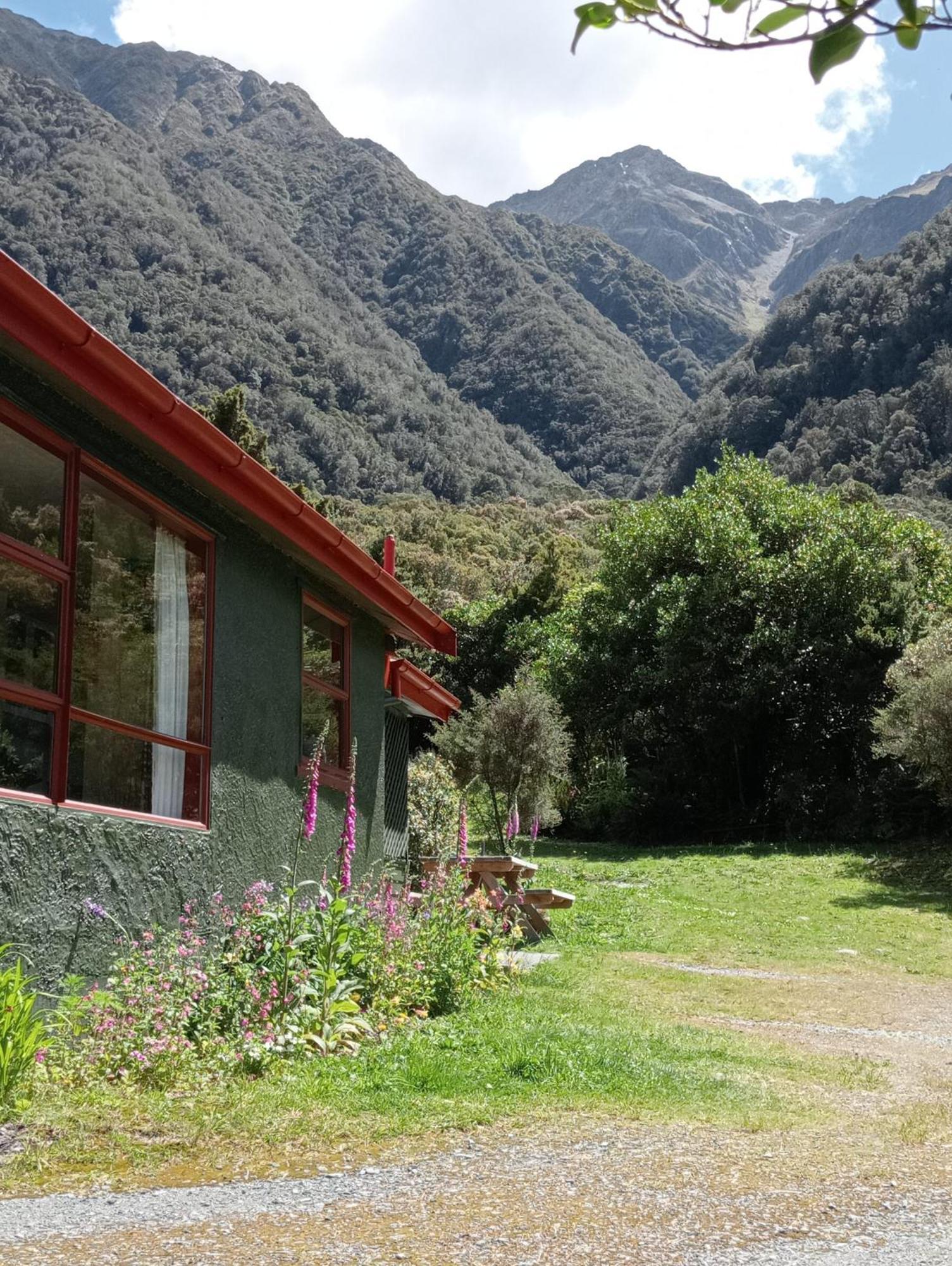 Rata Lodge Accommodation Otira Esterno foto